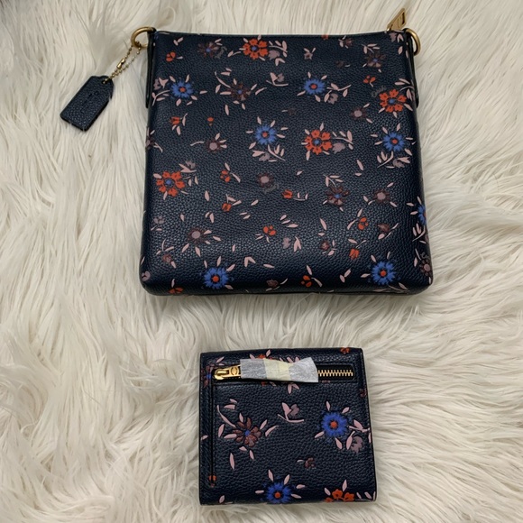 🎊Hp!2x🎊Coach Kitt Crossbody Flower Print w/ Wallet. - Picture 5 of 17